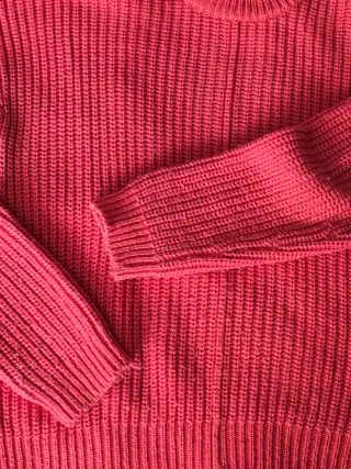Jersey rojo de punto grueso