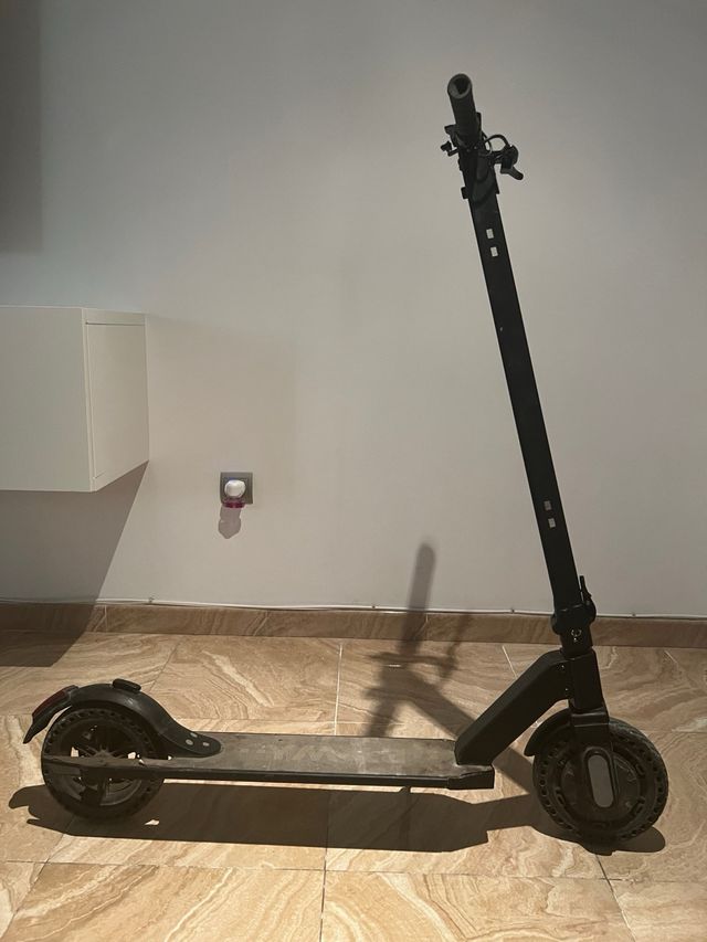 Patinete eléctrico Bowy averiado