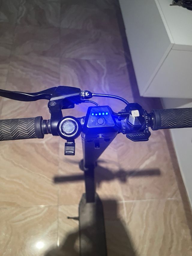 Patinete eléctrico Bowy averiado