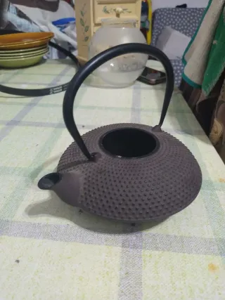 Tetera de hierro fundido asiática