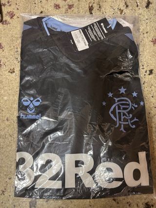 Segunda camiseta Rangers FC 19/20. Talla M.