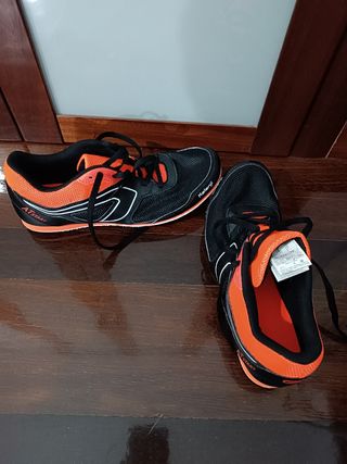 Zapatillas Kalenji clavos ATSTART Negras Naranja