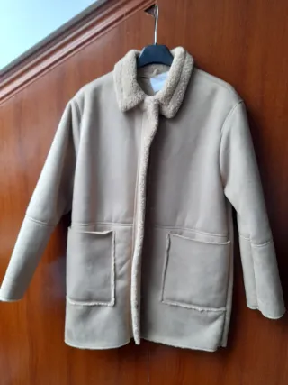 Chaquetón niña beige