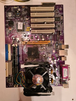 Componentes Torre PC: Placa Base, DVD, Tarjeta Grá