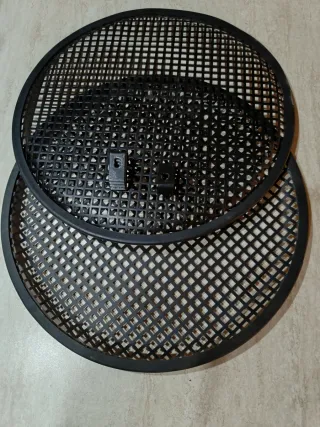 Griglie per altoparlanti diametro 38 cm.