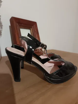 Sandalias charol negras