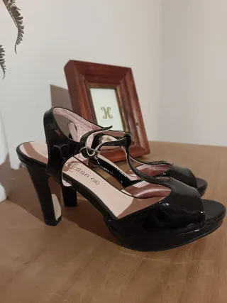 Sandalias charol negras