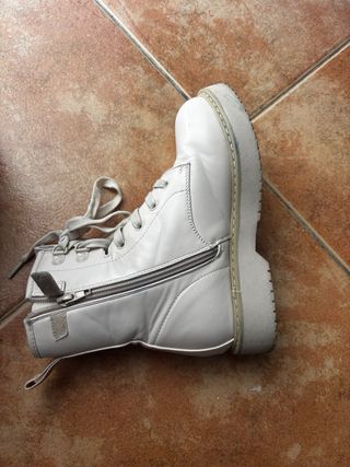 Botines Mustang y Xti Beige