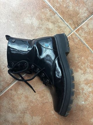 Botines Mustang y Xti Beige