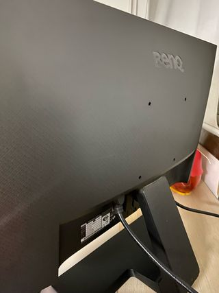 PC MSI Negro con Monitor BenQ y Teclado