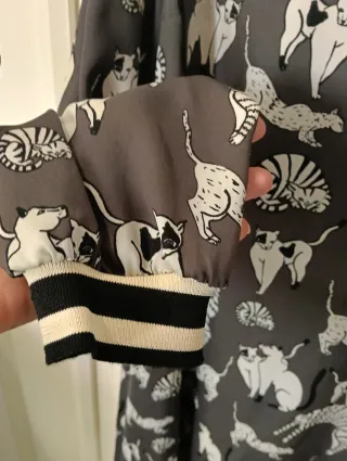 Vestido Zara estampado gatos gris y blanco M/L