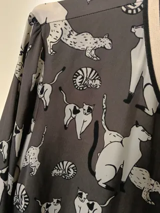 Vestido Zara estampado gatos gris y blanco M/L