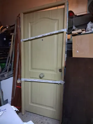 Puerta de madera blindada