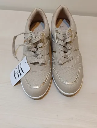 Zapatillas GR beige/doradas talla 39