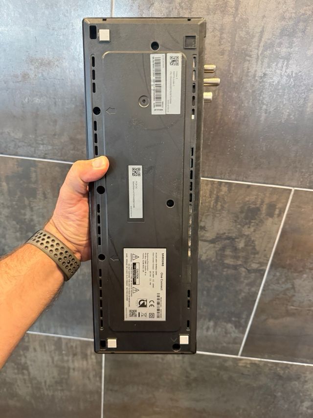 TV Samsung 75 QE75Q85R de con One Connect Averiada