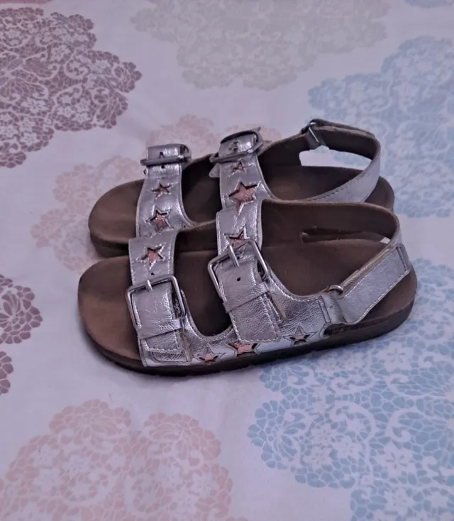 Sandalias plateadas estrellas Talla 28