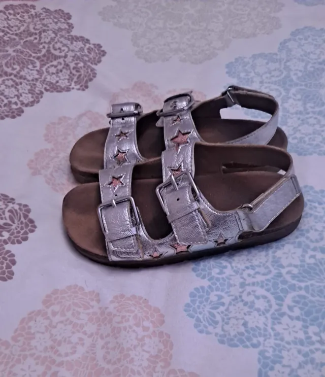 Sandalias plateadas estrellas Talla 28