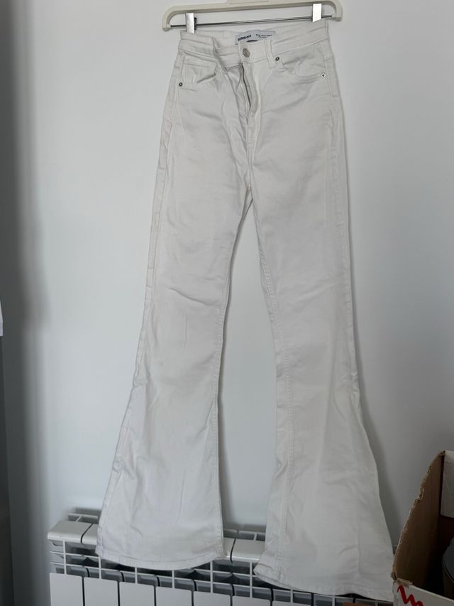 Pantalón vaquero Bershka blanco