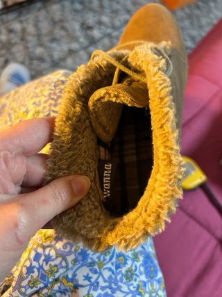 Botines marrones con cordones y cuña