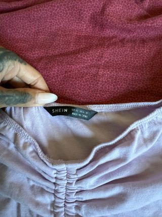 Top corto lilla Shein con laccetto