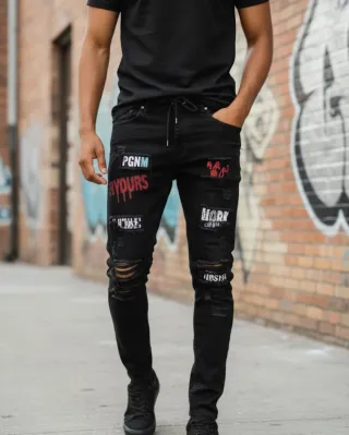 Pantalón vaquero negro con parches