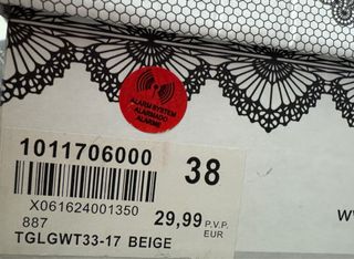 Zapatos de tacón con encaje beige y negro