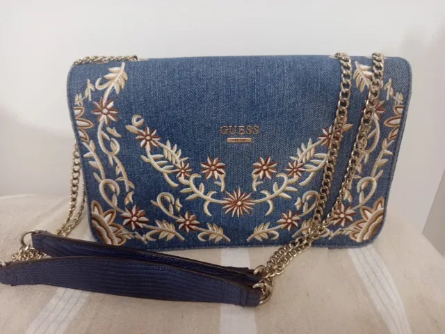 Bolso vaquero Guess bordado