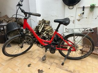 Bicicleta Paseo Eléctrica Roja