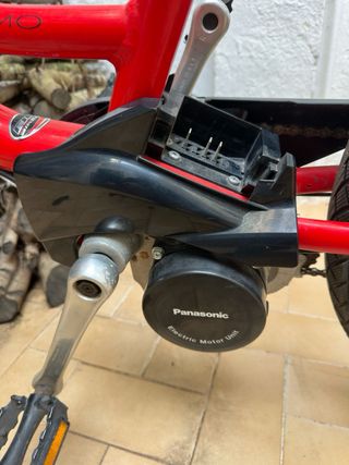 Bicicleta Paseo Eléctrica Roja