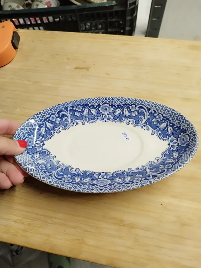 Rabanera azul y blanca de cerámica