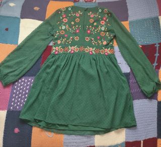 Vestido Zara corto bordado manga larga