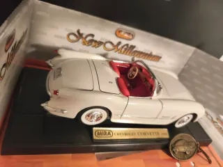 Modellino Mira Chevrolet Corvette 1953 1:18
