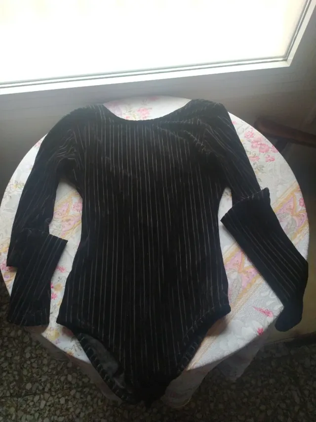 Body terciopelo negro manga larga