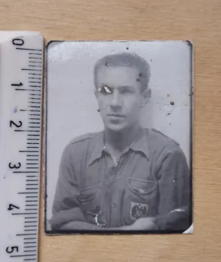 Fotografía antigua de militar símbolo carlista