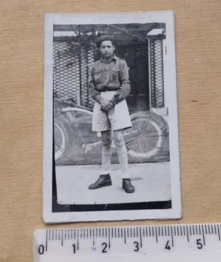 Fotografía antigua joven con uniforme Falange
