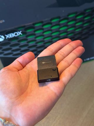 Xbox Series X 1TB + Tarjeta Expansión Seagate