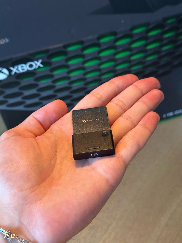 Xbox Series X 1TB + Tarjeta Expansión Seagate