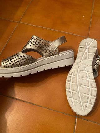 Sandalias Notton Piel Doradas.