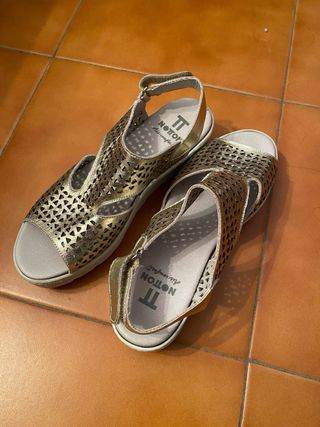 Sandalias Notton Piel Doradas.