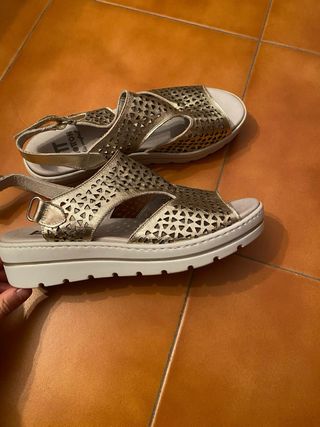 Sandalias Notton Piel Doradas.