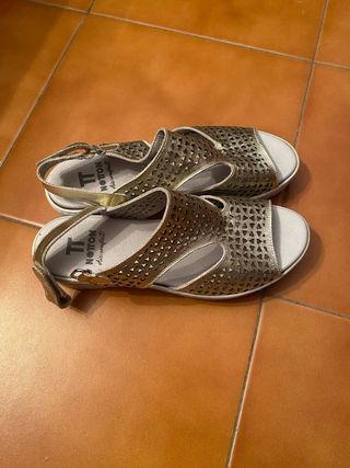 Sandalias Notton Piel Doradas.