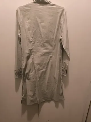 Vestido casaca beige y plateado