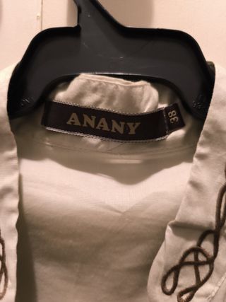 Vestido casaca beige y plateado