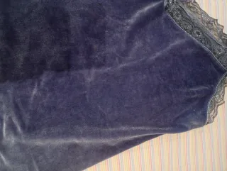 Blusa de tirantes de terciopelo con encaje