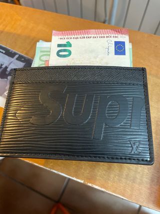 Cartera Louis Vuitton Supreme Negra