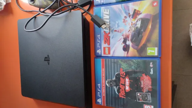 PS4 + Mando, Cargador y Juegos