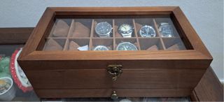 Elegante porta orologi in legno