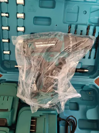 Taladro Makita 36V con accesorios