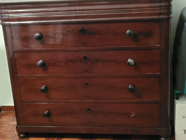 Cómoda antigua de caoba