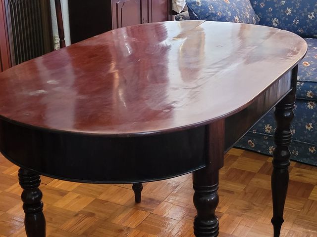 Mesa antigua de caoba